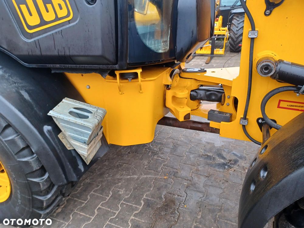 JCB 409 - 15