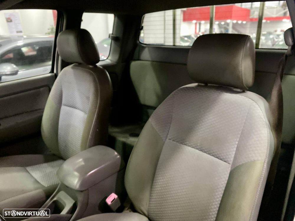 Toyota Hilux 2.5 D-4D CE - 11