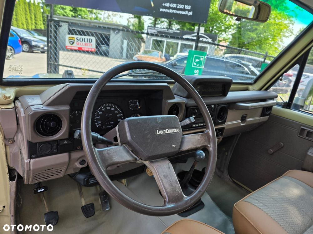 Toyota Land Cruiser - 15