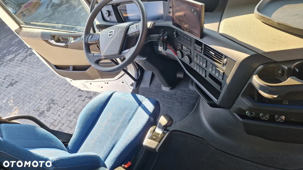 Volvo FH 500 Mega /Low Deck /Klima P. / Regulowane siodło standard - 32