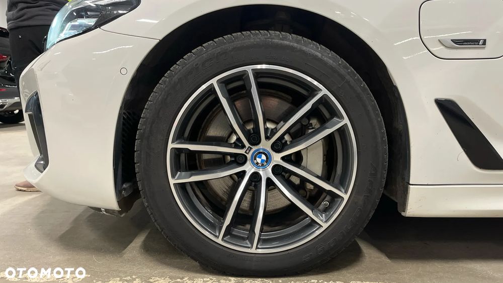 BMW Seria 5 530e xDrive - 14