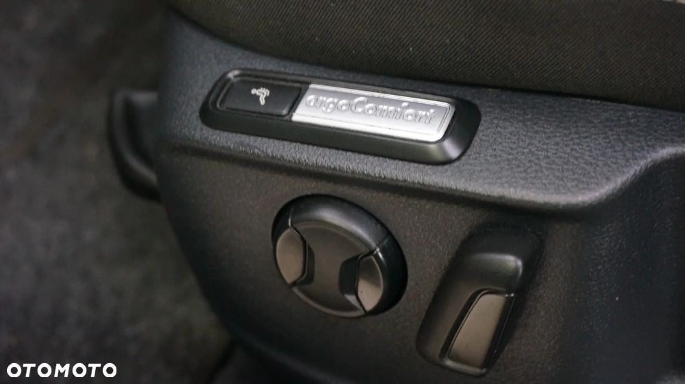 Volkswagen Passat 2.0 TDI BMT Comfortline - 24