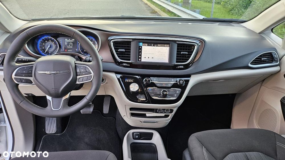 Chrysler Pacifica - 13