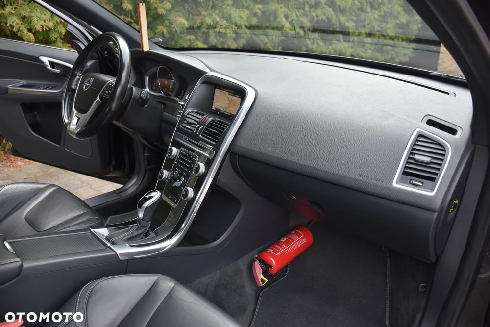 Volvo XC 60 D3 Drive-E R-Design Momentum - 9