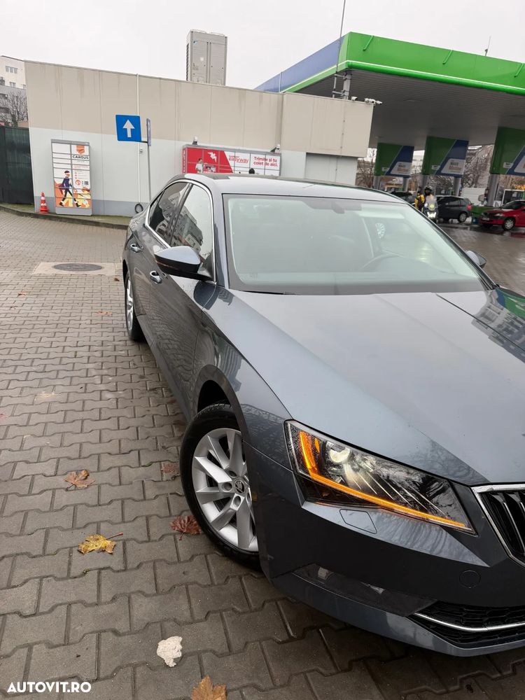 Skoda Superb 2.0 TDI DSG Ambition - 2
