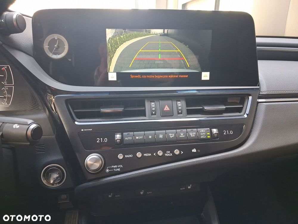 Lexus ES 300h Business Edition - 20
