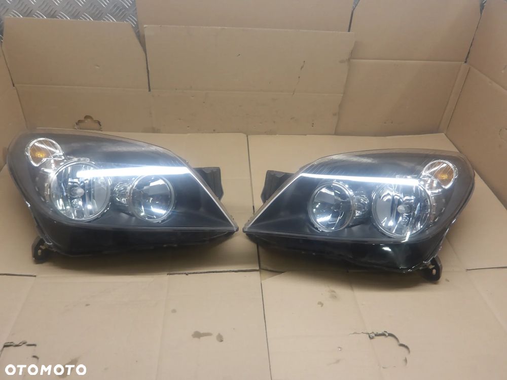 OPEL ASTRA H GTC 1.3D LAMPA PRAWA LEWA PRZÓD PRZEDNIA 24451033 24451034 - 1