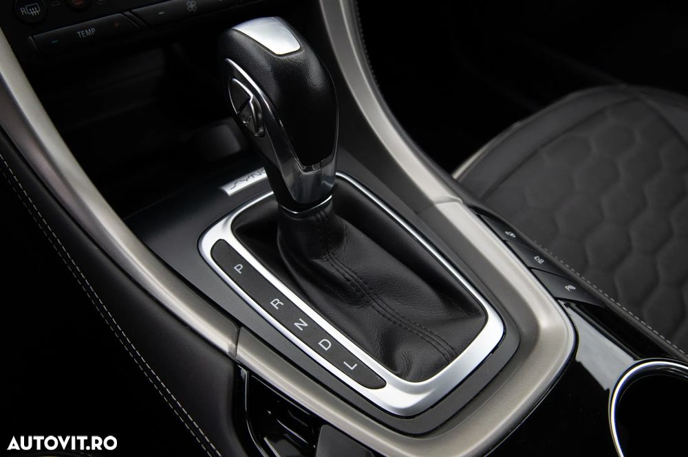 Ford Mondeo 2.0 HEV Vignale - 28