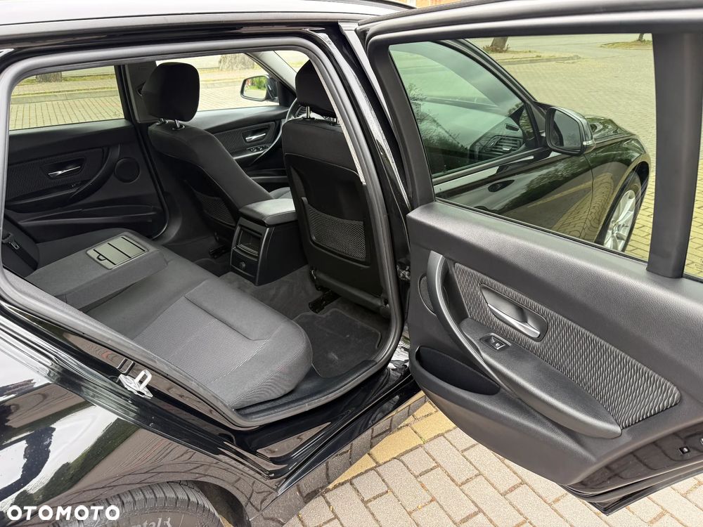 BMW Seria 3 318d Edition M Sport Shadow - 26