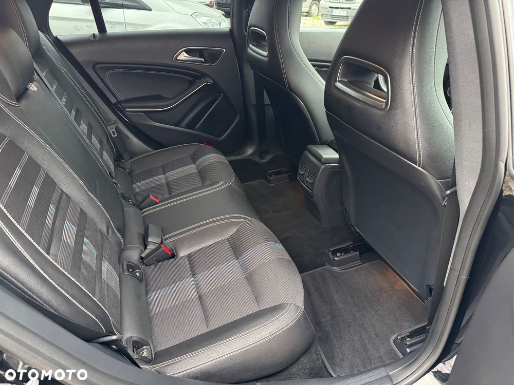 Mercedes-Benz CLA 180 7G-DCT AMG Line - 8