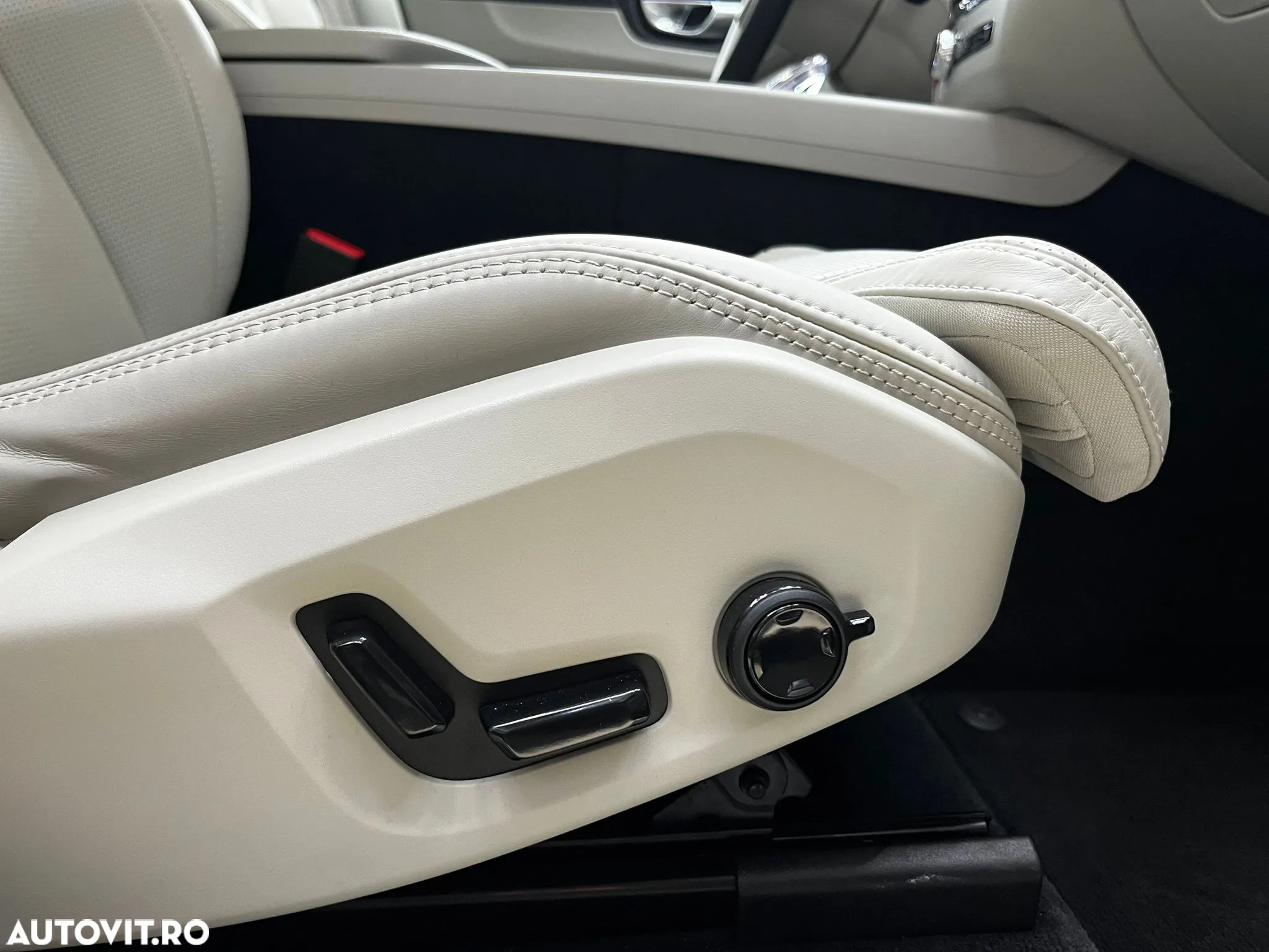 Volvo XC 60 B5 MHEV AT8 AWD Inscription - 34
