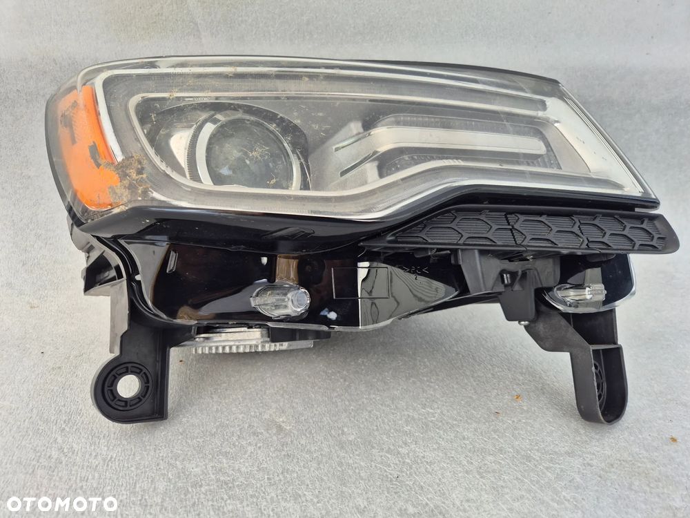 Reflektor prawy Jeep Grand Cherokee WK2 Xenon 68111000AM - 6