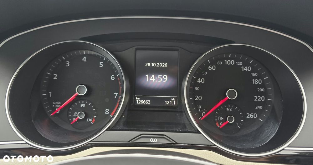 Volkswagen Passat - 12