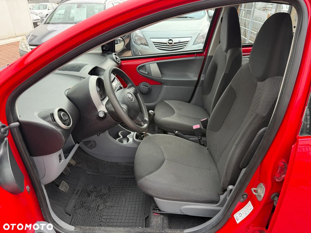 Toyota Aygo CoolRed - 12