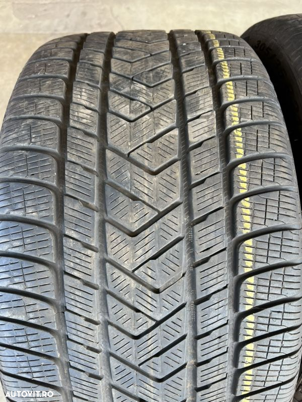 vând 2 anvelope 305/35/21 Pirelli de iarnă la 6mm - 2
