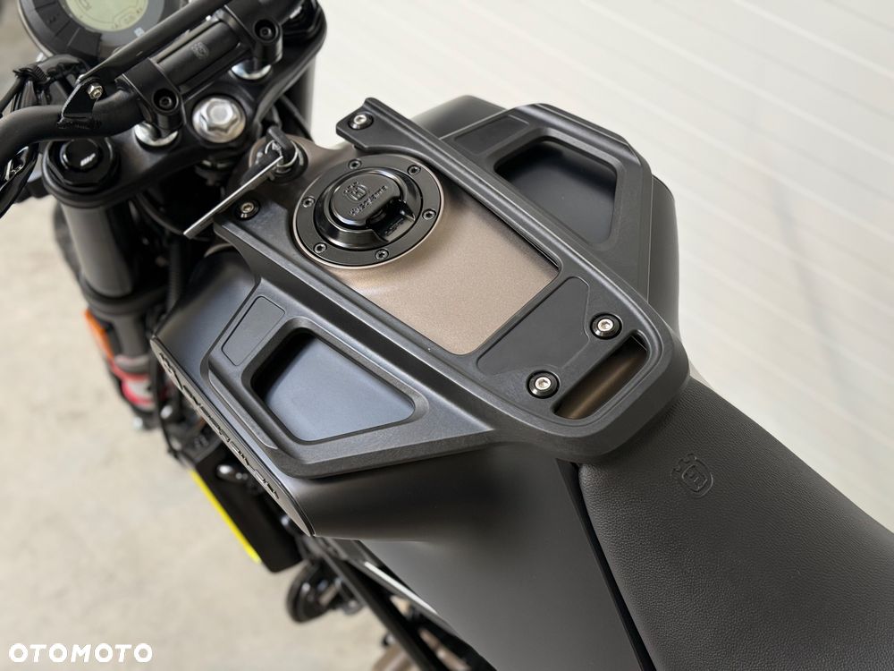 Husqvarna Svartpilen - 28