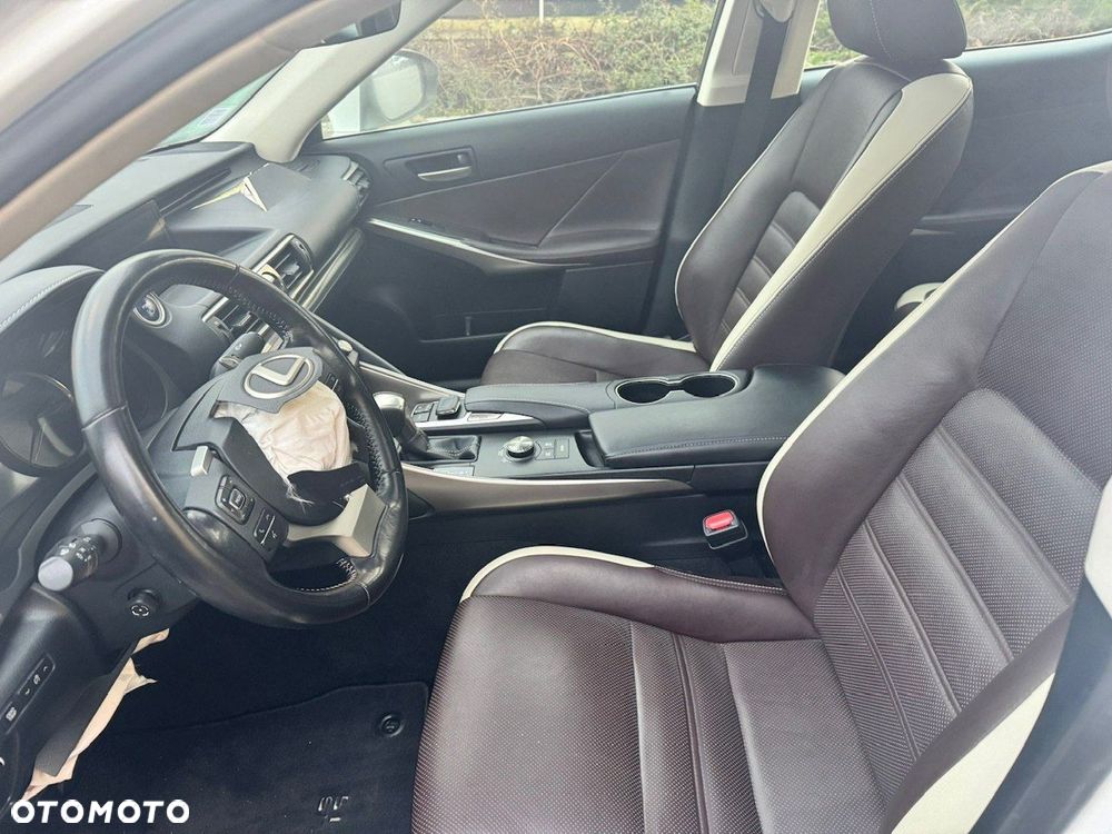 Lexus IS Luxury Line - 7
