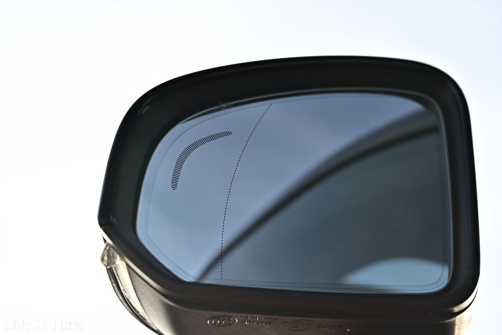 Volvo XC 40 D4 AWD Geartronic R-Design - 22