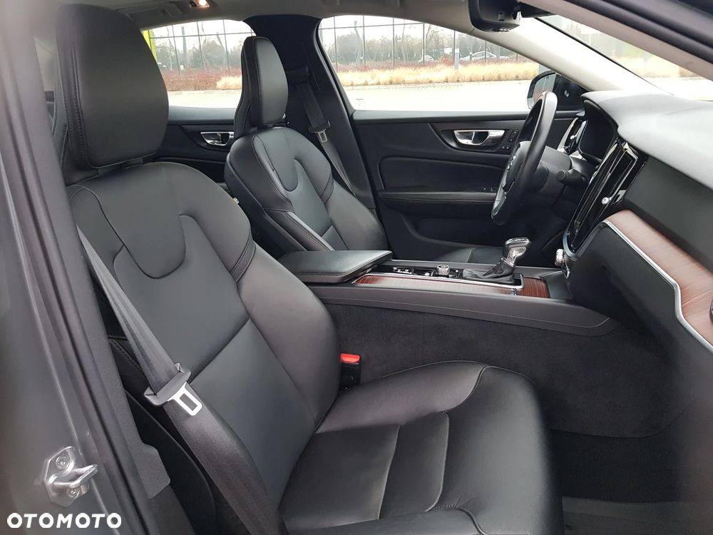 Volvo S60 T5 AWD Momentum Pro - 17