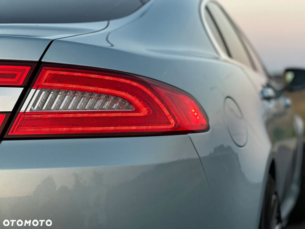 Jaguar XF 3.0 V6 D Luxury - 14