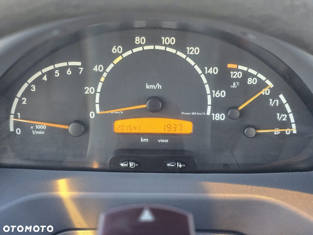 Mercedes-Benz Sprinter - 9