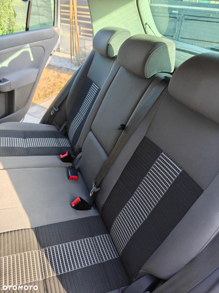 Volkswagen Golf Plus 1.9 TDI DPF United - 14