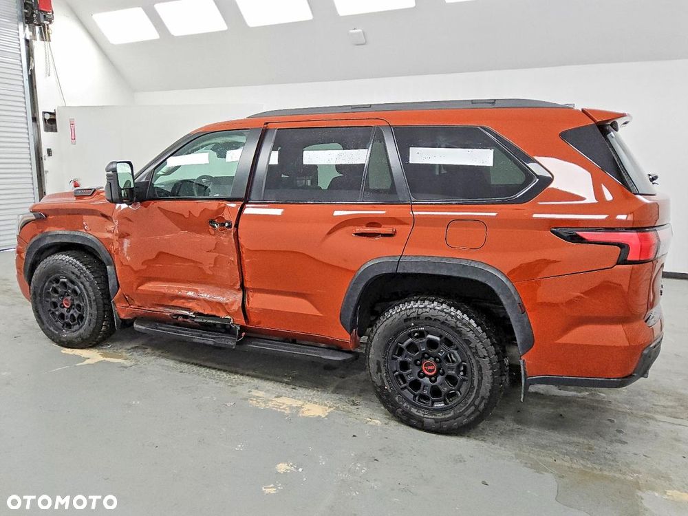 Toyota Sequoia - 3