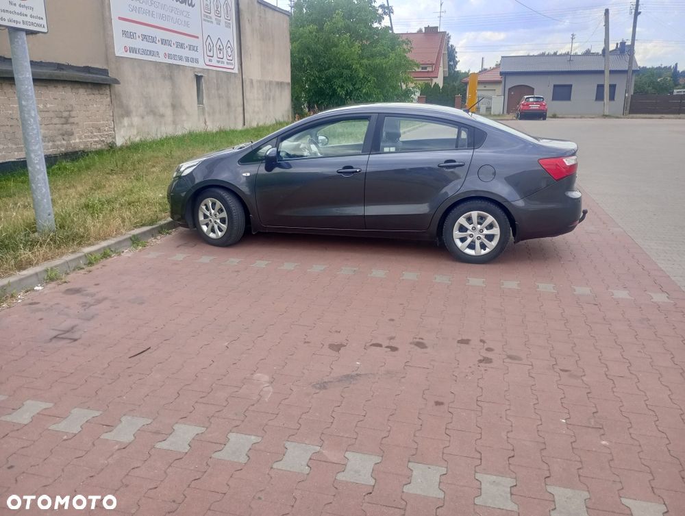 Kia Rio - 8