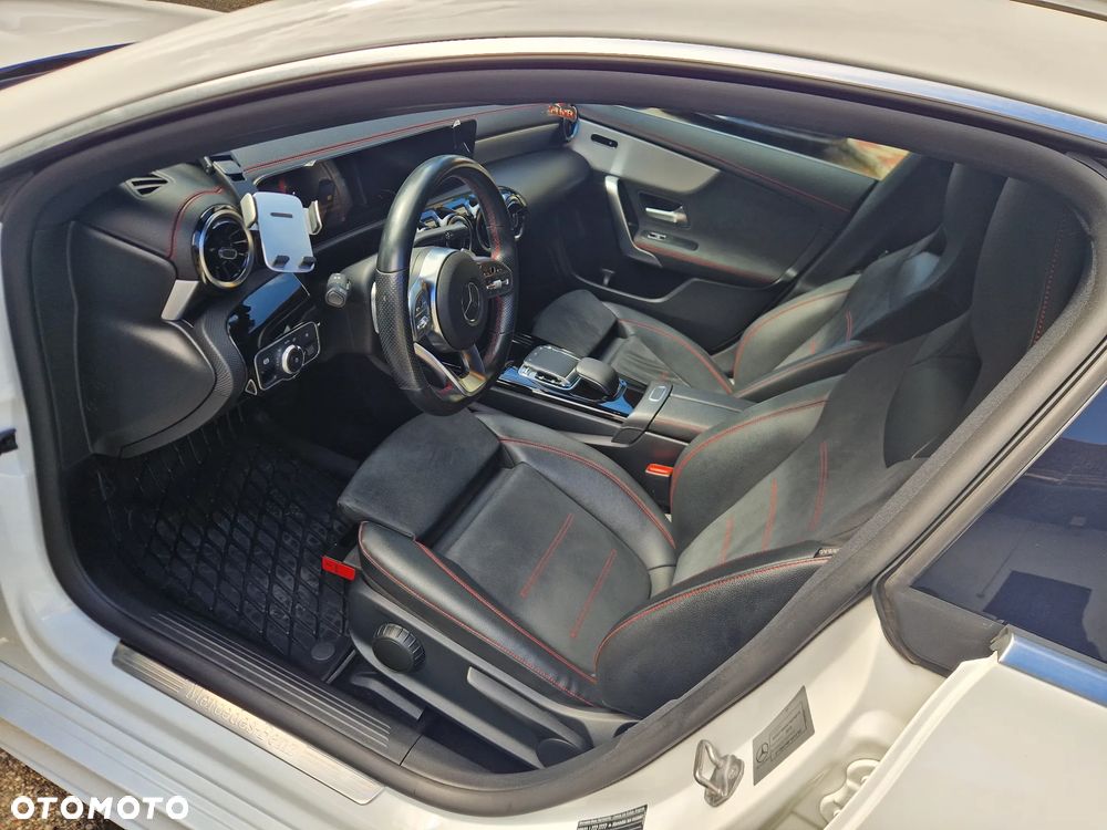 Mercedes-Benz CLA 220 4-Matic AMG Line 7G-DCT - 14