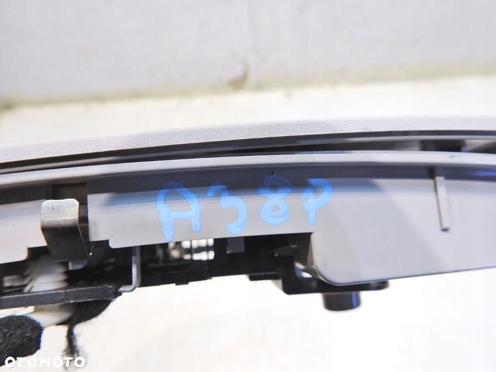 LAMPKA OŚWIETLENIE KABINY AUDI A3 8P 8E0947565 - 2
