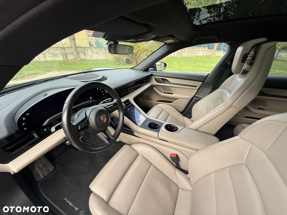 Porsche Taycan 4 Cross Turismo - 8