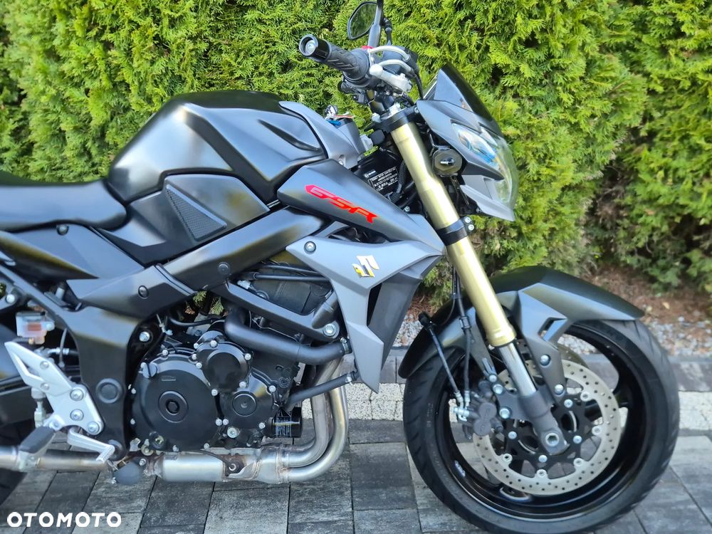 Suzuki GSR - 7
