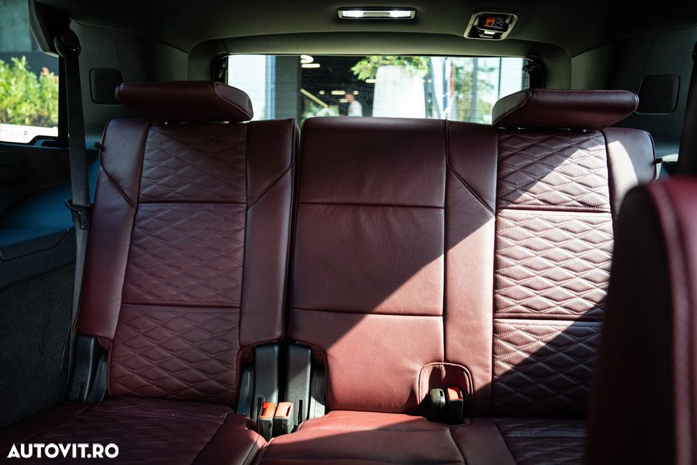 Cadillac Escalade - 26