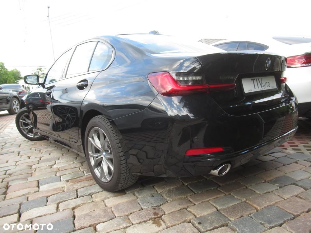 BMW Seria 3 318i - 4
