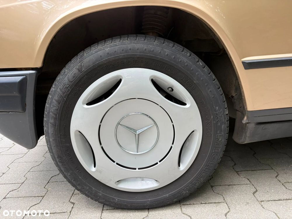 Mercedes-Benz W201 (190) - 12