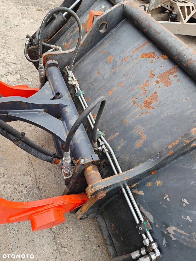 Kubota R090 - 33