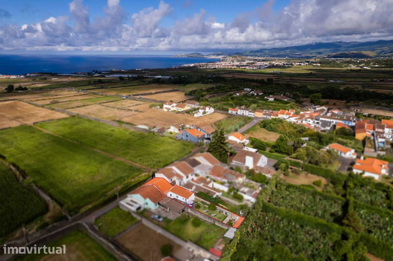 Moradia T2 Aconchegante com Bons Acabamentos no Pico da Pedra - Grande imagem: 2/41
