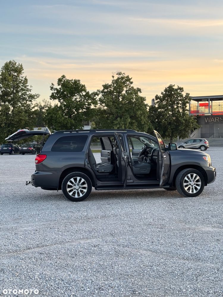 Toyota Sequoia - 12