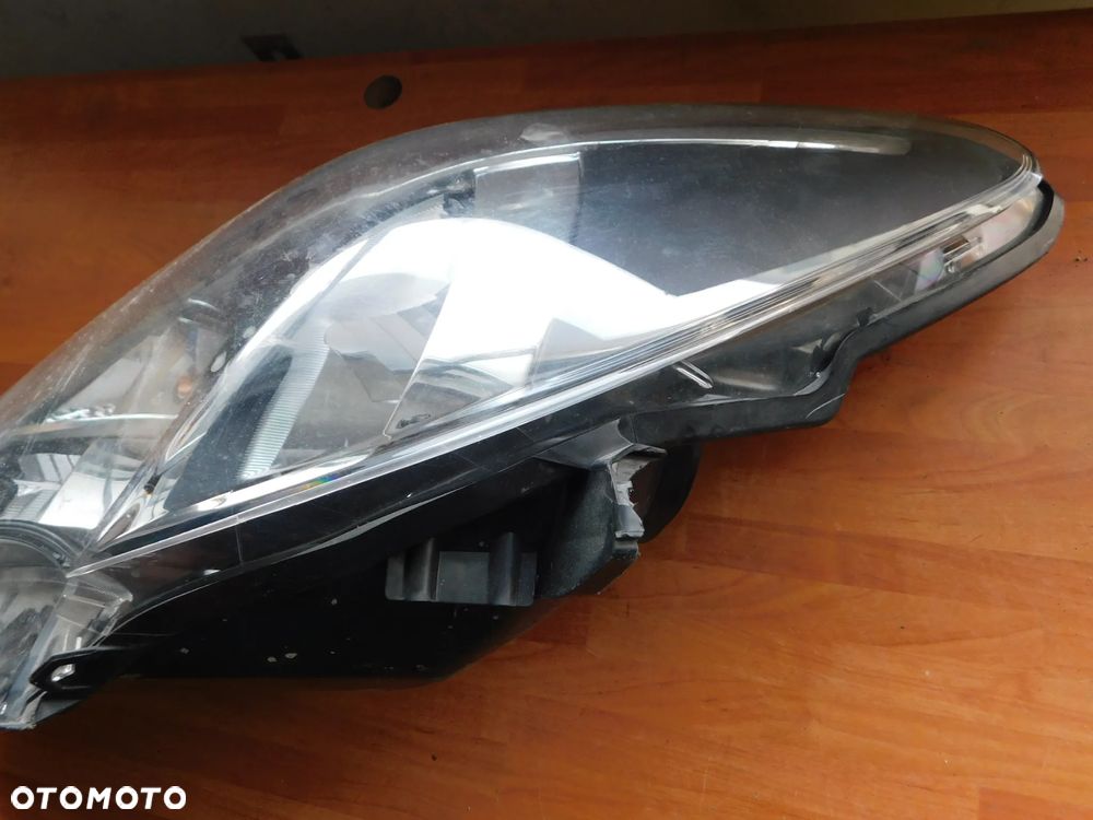 lampa lewa przód TOYOTA YARIS III LIFT FL  EUROPA - 6