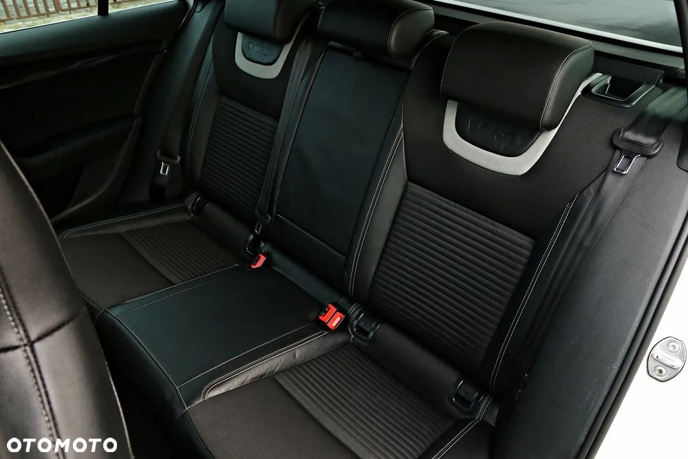 Skoda Octavia 2.0 TDI DSG RS - 33