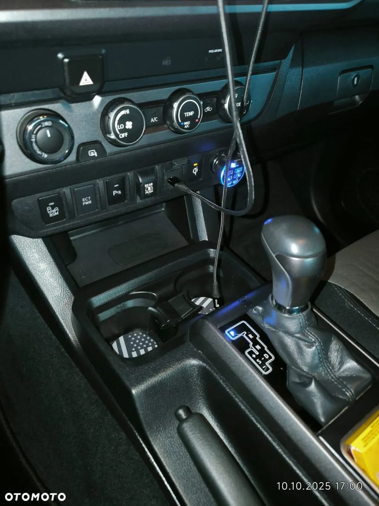 Toyota Tacoma - 8