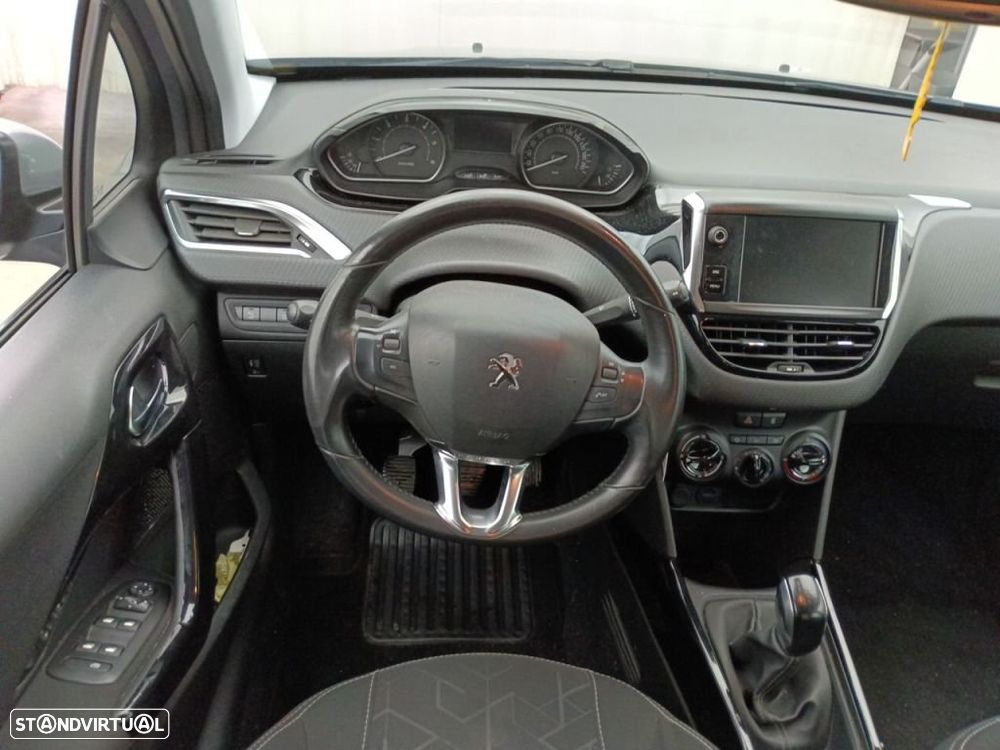 Peugeot 2008 BlueHDi 100 STOP & START Active - 5