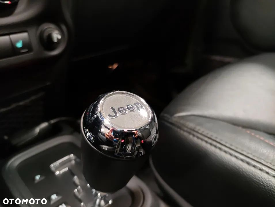 Jeep Wrangler 2.8 CRD Unlim Sahara - 36