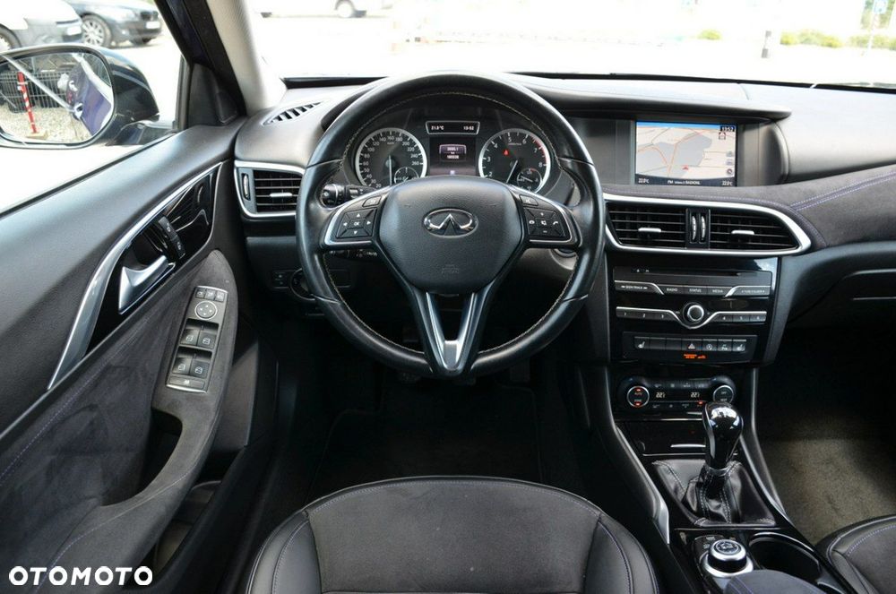 Infiniti Q30 - 13