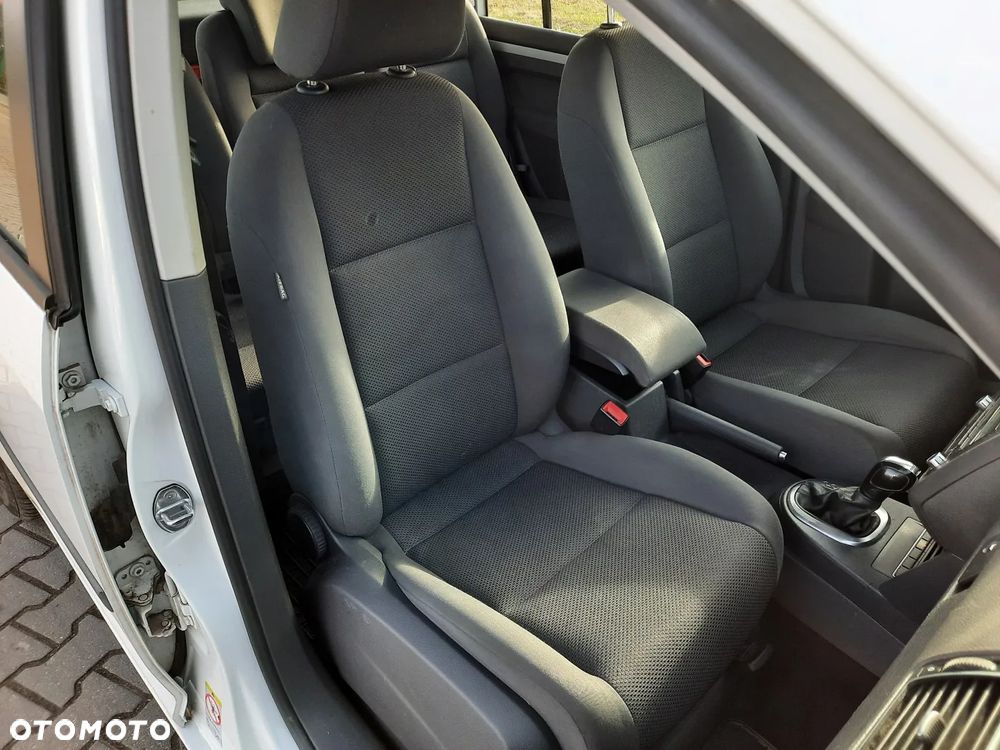 Volkswagen Touran 1.6 TDI DPF BlueMotion Technology DSG Trendline - 22