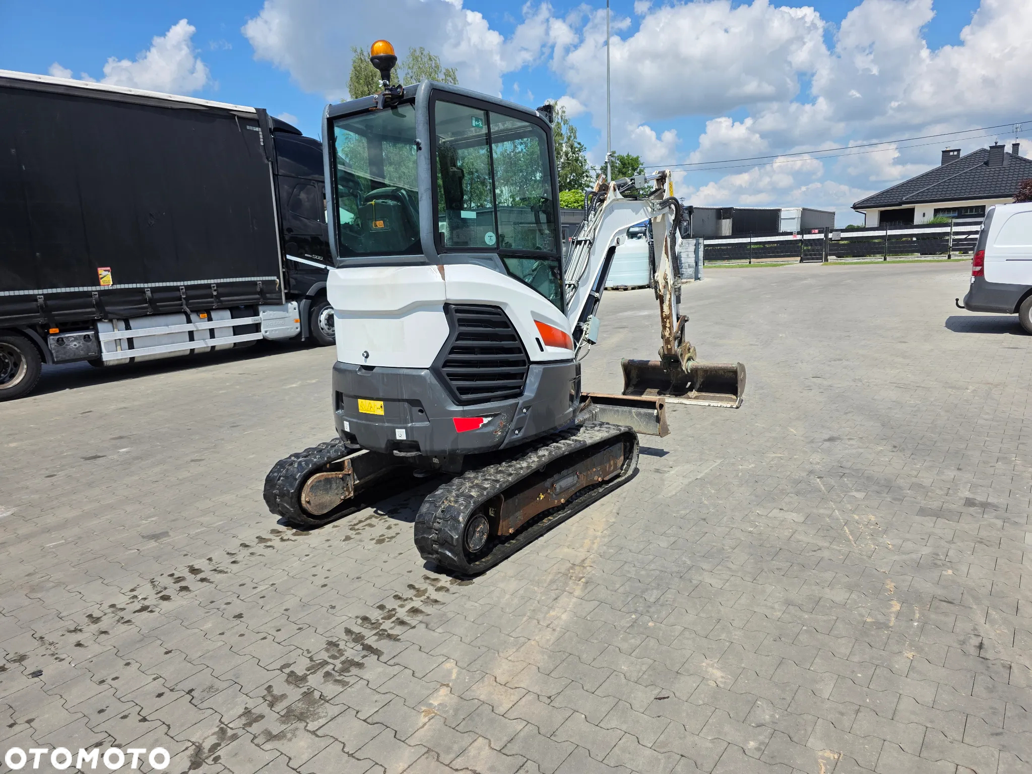 Bobcat e27 - 3