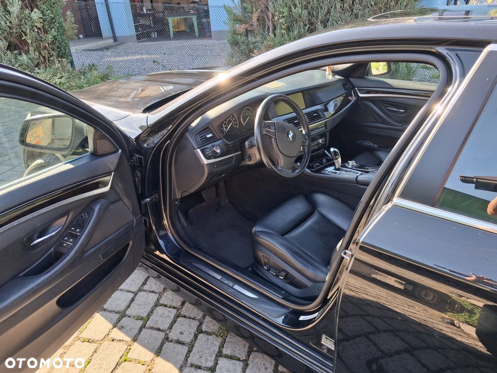 BMW Seria 5 528i xDrive Luxury Line - 12