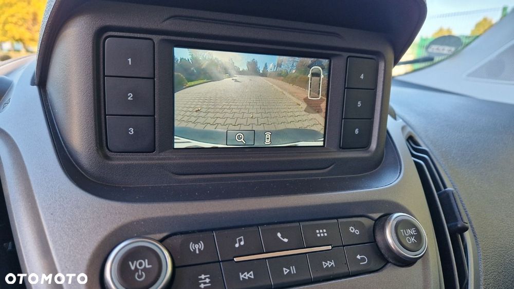 Ford Transit Courier - 12