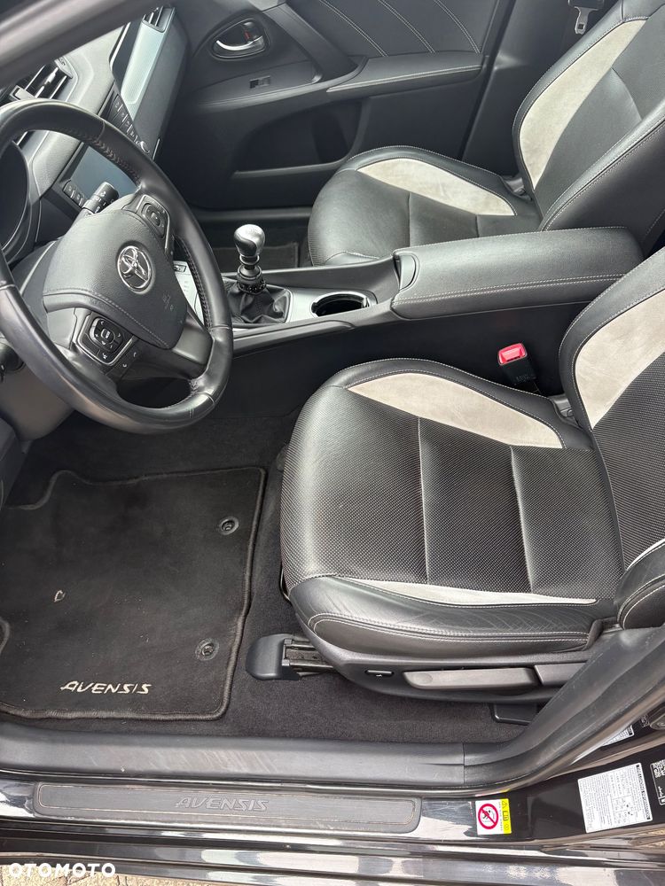 Toyota Avensis 1.8 Premium - 11