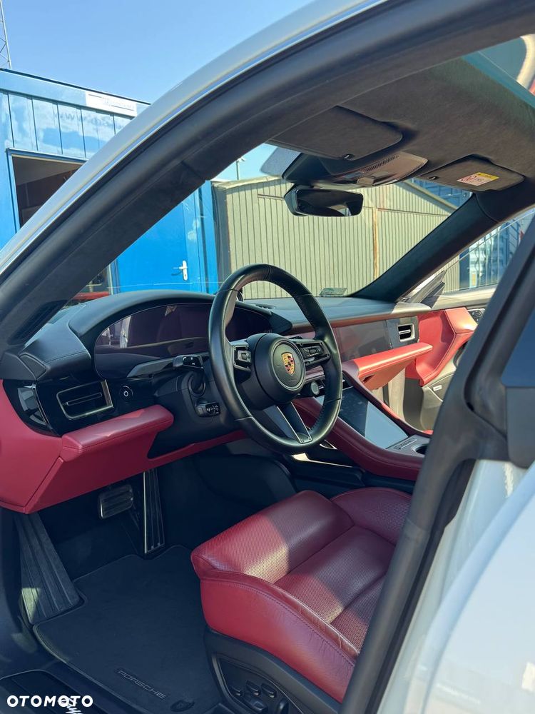 Porsche Taycan GTS - 11